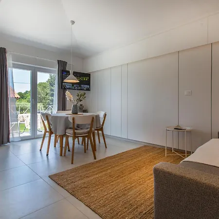 Appartement Gorgeous In With Kitchen
